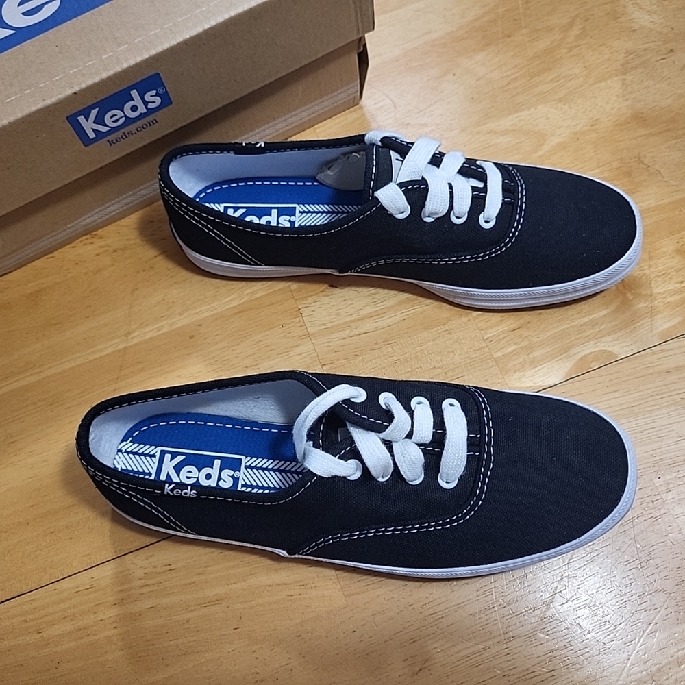Keds New Woman's Sneakers & Athletic Shoes  Champion-Canvas Size 5M